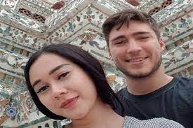 Aura kasih mengatakan, dirinya sejatinya sudah siap menyandang status janda sejak mendaftarkan gugatan cerai ke pengadilan pada penghujung tahun. Gugat Cerai Eryck Amaral Begini Kata Aura Kasih Lifestyle Bisnis Com