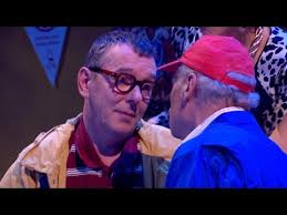 Opnieuw hot in 2015 k3 zoekt k3, boek de man met de pet, ddt in fc de kampioenen 2 jubilee general. Markske En Ddt Doen Het Zonder Script In De Kampioenen Tegen De Sterren Op Vtm Youtube