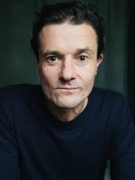 My process is part shoot, part collaboration. You bring the personality. I  bring the camera, guidance, and vision. Together, we build high-end  headshots that feel like you and match your character.