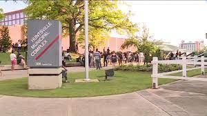 Blog People Gathered Outside City Council Meeting While Hpd Chief Gives Protest Review Whnt Com