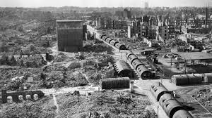 Une bombe de 500 kg datant de la seconde guerre mondiale a été désamorcée, dimanche, dans le département de la loire, lors d'une opération qui a nécessité l'évacuation de 1.800 habitants. Dresde Les Bombardements De La Seconde Guerre Mondiale 75 Ans Plus Tard En Images Bbc News Afrique