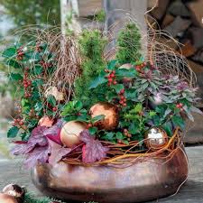 Lichterketten ranken sich um die bäume und spenden licht selbst in der tiefsten nacht. Weihnachtsdekoration In Kupfertonen Mein Schoner Garten