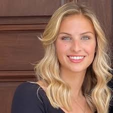 Alana Fischer's Instagram, Twitter & Facebook