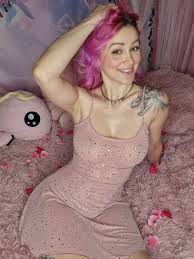 LienSue - Free nude pics, galleries & more at Babepedia