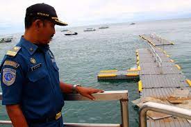 Berbagai persoalan pelabuhan tentunya dihadapi seluruh pelabuhan di negara manapun, namun dibanyak negara mereka mampu melakukan koordinasi yang baik antar stakeholders di pelabuhan. Dihantam Badai Dermaga Pelabuhan Senggigi Putus