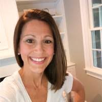 Lisa Poulos's Instagram, Twitter & Facebook