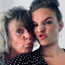 Anna Thurman (@CharlieViz)