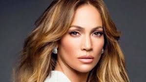 Corto che arriva fino alla mandibola, liscio e con riga centrale. Jennifer Lopez Irriconoscibile Toglie Le Extension E Foto