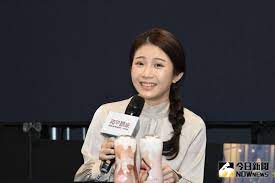 카피툰은 네이버웹툰 다음웹툰 카카오웹툰 레진코믹스 짬툰 투믹스 탑툰 만화책 미리보기 및 다시보기를 제공합니다. å¸¥é†«å¯ä»¥æ‹è‡€ç¿ç«‹å‹ä¸è¡Œ é›žæŽ'å¦¹èªäº† æœ‰æƒ…æ„«åœ¨ å¨›æ¨‚ Nownewsä»Šæ—¥æ–°èž