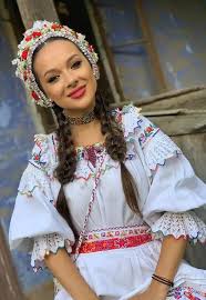 Ce studii are vlăduța lupău, de fapt vlăduța lupău, tânăra artistă, este, de fapt, medic veterinar la bază. Cine Este VlÄƒduÈ›a LupÄƒu Ea Este Noua SenzaÈ›ie A Muzicii Populare