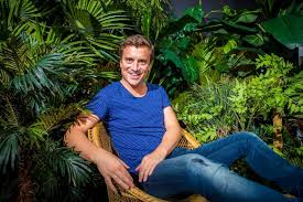Met grace had het programma een meer dan verdiende winnaar. Niels Destadsbader Zingt In De Nieuwe Familie Begingeneriek Niet Over Familie Showbizz Hln Be