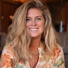 Anisa Simmons's Instagram, Twitter & Facebook