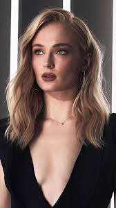 Sophie Turner In Black Dress In 2020 Sophie Turner Blonde Maisie Williams Sophie Turner