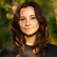 Courtney Quesnel's Instagram, Twitter & Facebook