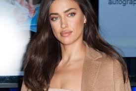 Also got details from a source about what their dynamic is like and how they connected. Irina Shayk Supermodel Mit Sexappeal Gala De