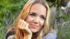 Lucie vondráčková song lyrics collection. Vondrackova Zjihla A Obratila Tatinek Muze Sve Syny Videt Kdykoliv Chce Super Cz