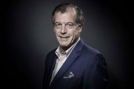 «un souvenir que m'a rapporté. Henri Giscard D Estaing A La Montagne Le Club Med Veut Reinventer Un Nouvel Exotisme Forbes France