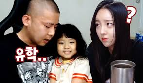 딸만 불쌍하네 초등학교 철구 딸이라하니까 입학취소 소리도 나오고. Alb8 3dzv34wdm