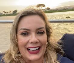 Creer que somos tan “fuertes” que podemos afrontar solos TODO lo que nos  pasa y sentimos, no es tan saludable porque corremos el riesgo de ser muy  severos con nosotros mismos y