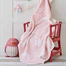 Şirket, fiyatlar ve sunulan ürün ve hizmetler üzerinde değişiklik yapma hakkını her zaman saklı tutar. Karaca Home Moony Pamuk Bebek Battaniye Karaca