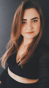 Hello Guys ! I try to do nice Resume. I like this photo but i feel my  breast is to much here. I want to do professional but i dont know how