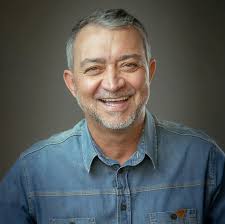 Bom dia, gente! Cultivo um sorriso largo no rosto, porque caminho, lado a  lado, com aqueles que acreditam e trabalham por um Brasil e um Rio Grande  melhor para se viver. Vamos