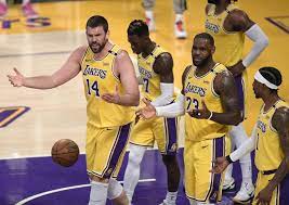前一戰因腹股溝傷勢缺陣的anthony davis今天先發上場，但只打不到半節就再次傷退，而太陽在他上場時已經開火，devin booker更從一開賽就全力飆分，率太陽一路領先終場擊敗湖人，也送給lbj生涯最差的一次季後賽之旅。 標籤:2021nbaplayoffs, 鳳凰城太陽, devinbooker, chrispaul, anthonydavis, lebronjames U8nc3pluumtepm