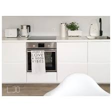 The white, flat front door options at ikea are quite limited, and while ikea has just added a white shake style door, it wasn't an option at the time. Anna Lena On Instagram All White Kitchen Kuchenzeile Allwhite Ikea Voxtorp Matt Homecooking Interior In Kitchen Kitchen Inspirations White Kitchen