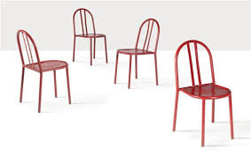 La petite chaise noire a été fabriquée dans les années 20. Robert Mallet Stevens Chaise Mutualart