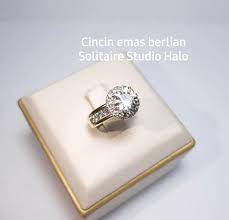  100 Ide Aneka Cincin Emas Berlian Solitare Terbaik Di 2021 Cincin Emas Perhiasan Emas Emas