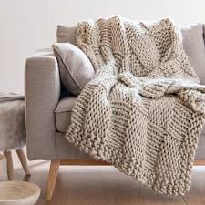Gestrickter Decke In Taupe Grau 130x170 Auf Maisons Du Monde Stobern Sie In Unserer Mobel Un Deco Plaid Canape Couverture Canape Couverture En Tricot Facile