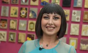 Nixtieq li nagħmlu apprezzament għall-preżentatriċi Antonella Vassallo li  tippreżenta Għaddi s'Hawn fuq TVM. Tippreżenta b'mod uniku u b'hekk  il-programm hu divertenti ħafna. Ta' Żebbuġija li hi, ma jirnexxilhiex ma  ssemmix ftit lil