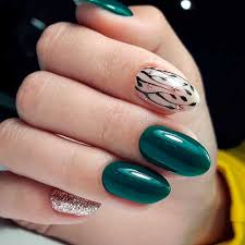The well designed green nail art is very classy, stylish, rich and fabulous and appearance. Cute Dark Green Nails For Autumn Winter 2020 Cute Manicure