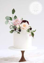 Pretty Single Tier Wedding Cake With Sugar Flower Bouquet Including Sugar Chrysanthemum Pompom Dahlia O H Sugar Flowers Tiered Wedding Cake Fresh Flower Cake