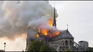 Découvrez la boutique officielle de la cathédrale. Celebra CatedralÄƒ Notre Dame Din Paris In FlÄƒcÄƒri Zona A Fost EvacuatÄƒ De Pompieri Romania24 Ro