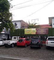 Places banyuwangi, jawa timur, indonesia food stand angkringan mbah dharmo 1881 jajag square posts. The 10 Best Restaurants In Banyuwangi Updated April 2021 Tripadvisor
