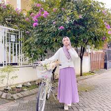 Pastel memang cocok dipadukan dengan warna apa saja. 7 Inspirasi Padu Padan Gaya Hijab Dengan Warna Lilac Yang Kekinian Bukareview