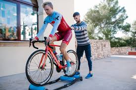 During normal breathing, the major inspiratory muscles produce rib cage expansion and a downward movement of the diaphragm. Core Training The Best Workout For Road Cyclists Alpecin Cycling
