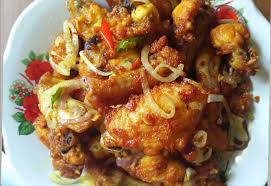 Cuci bersih potongan ayam dan tiriskan hingga airnya habis. Resepi Ayam Goreng Kunyit Pedas Sedap Dapur Sedap Maikarim