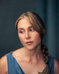 Leslie Hough's Instagram, Twitter & Facebook