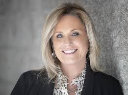 Lorena Connolly's Instagram, Twitter & Facebook