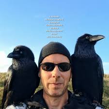 Ragnar helping show raven features.