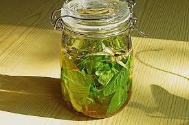 Klosterlikor Von Akoehl Chefkoch Rezept Krauterlikor Rezept Krauterschnaps Schnaps Rezepte
