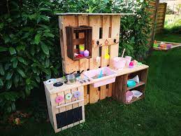 Wir bauen diy matschküche aus 2 paletten für den garten. Matschkuche Bauen Aus Obstkisten Paletten Mit Anleitung