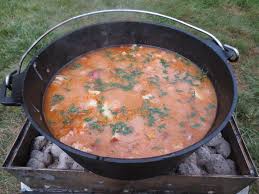 Este simpla și gustoasa 👩‍🍳. TocÄƒniÅ£Äƒ Din Carne De Porc Cu Cartofi La Ceaun Epoch Times Romania