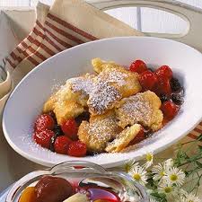 Desserts with eggs, dinner recipes with eggs, you name it! Kaiserschmarrn Mit Sauerkirschen Rezept Osterreich Essen Kaiserschmarrn Sauerkirschen Rezepte