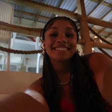 hi everyone!! my name is Shaniah and i'm from the richmond va . While i am  not 100% committed to Howard it is my #1 choice. I am majoring in biology on