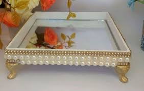 Caixa De Mdf Decorada Com Perola E Espelho Bandeja Mdf Decorada Com Perolas E Strass E Espelho No Elo7 Atelie Da Zelma C50829 Caixas Decoradas Decoracao De Bandeja E Bandeja