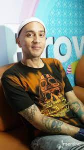 Lama tak tersorot media, kini gary iskak telah hijrah dan hidup harmonis dengan sang istri. Gary Iskak Akui Mulai Kebiasaan Latah Sejak Main Film D Bijis