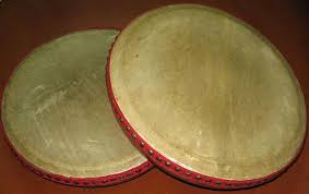Gong merupakan alat musik tradisional yang cara memainkannya dengan dipukul dengan suatu alat. 4 Alat Musik Tradisional Lampung Lengkap